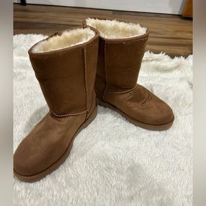 NWT! Makalu Sherpa Boot size 6